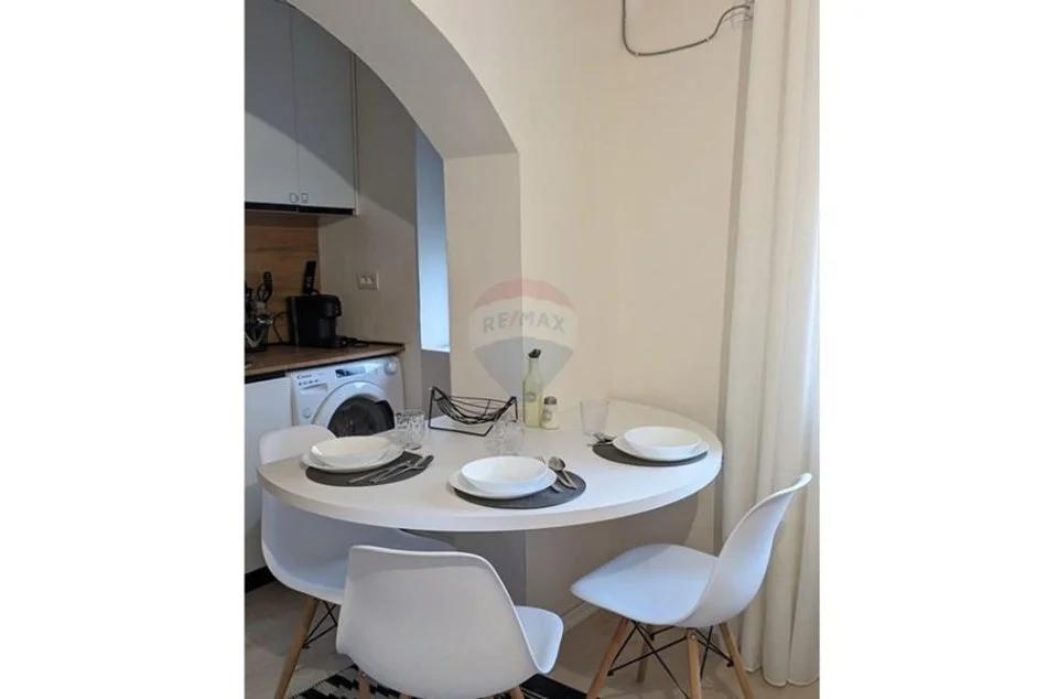 Tirane, jepet me qera apartament 1+1+Ballkon Kati 2, 48 m² 500 € (Bulevardi Zogu I)