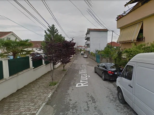 Jepet me qera apartament 1+1+Ballkon i kompletuar, Kati 1 i nje shtepie private 3 kateshe, 250 € (Rruga Mihal Grameno)