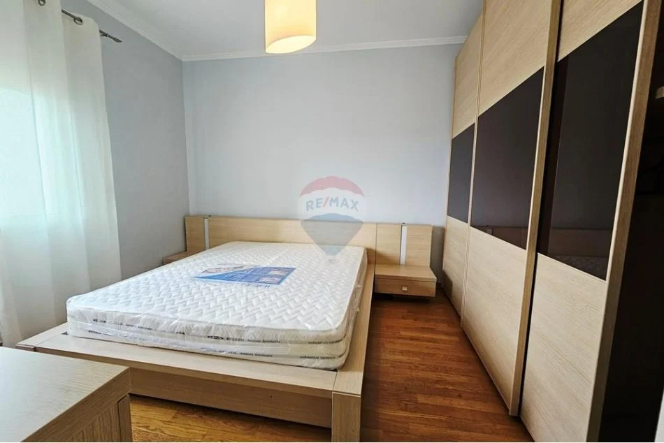 Tirane, jepet me qera 2+1+Ballkon , 650 € 