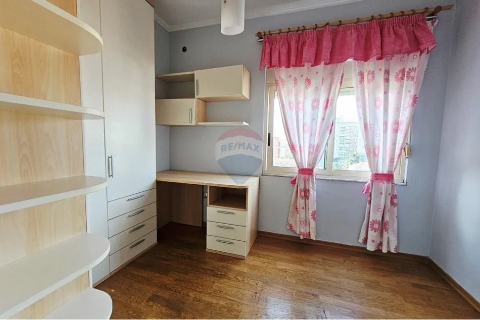 Tirane, jepet me qera 2+1+Ballkon , 650 € 