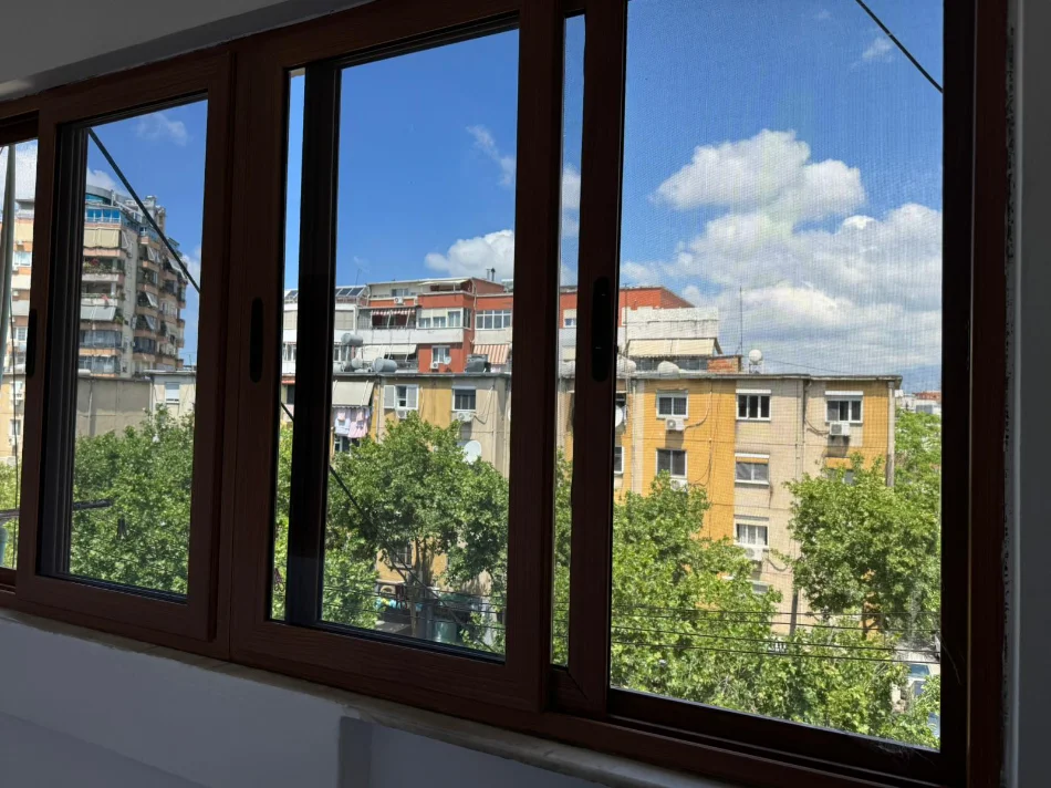 Tirane, jepet me qera nga Pronari, pa-komision apartament 1+1+Aneks+Ballkon Kati 5, 57 m² 40.000 leke (Rr Ali demi pall.72 shk 3 Ap 29)