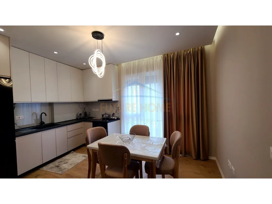 Tirane, jepet me qera apartament 2+1+2+PARKIM , Kati 4, 110 m² 1.000 € (RRUGA JORDAN MISJA)