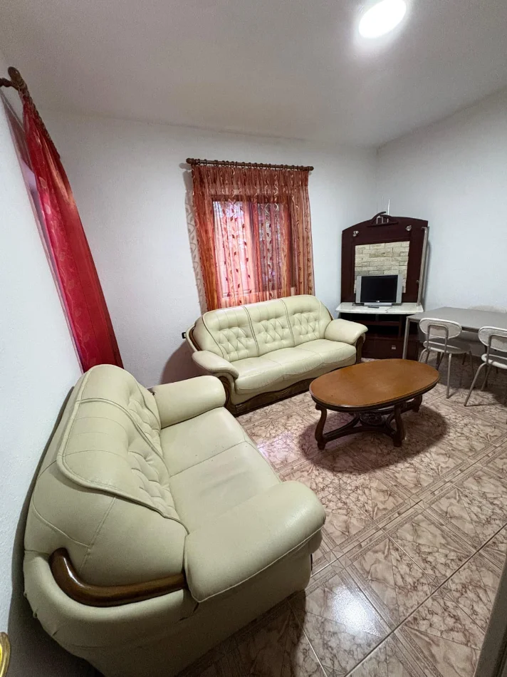 Tirane, jepet me qera apartament 1+1+Ballkon Kati 2, 73 m² 350 € (rruga Jordan Misja Tirane.)