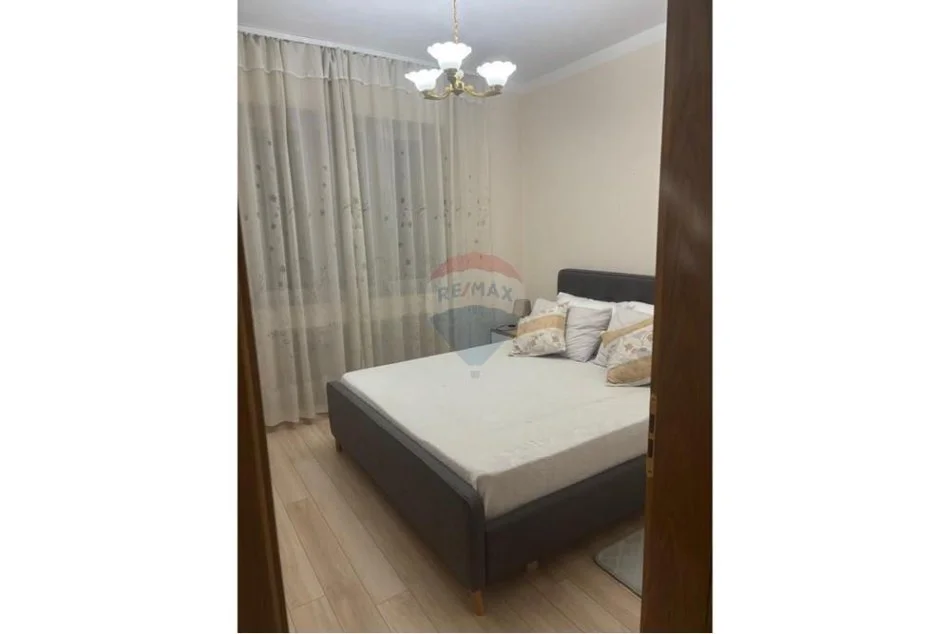 Tirane, jepet me qera apartament 3+1+Ballkon Kati 3, 100 m² 800 € 