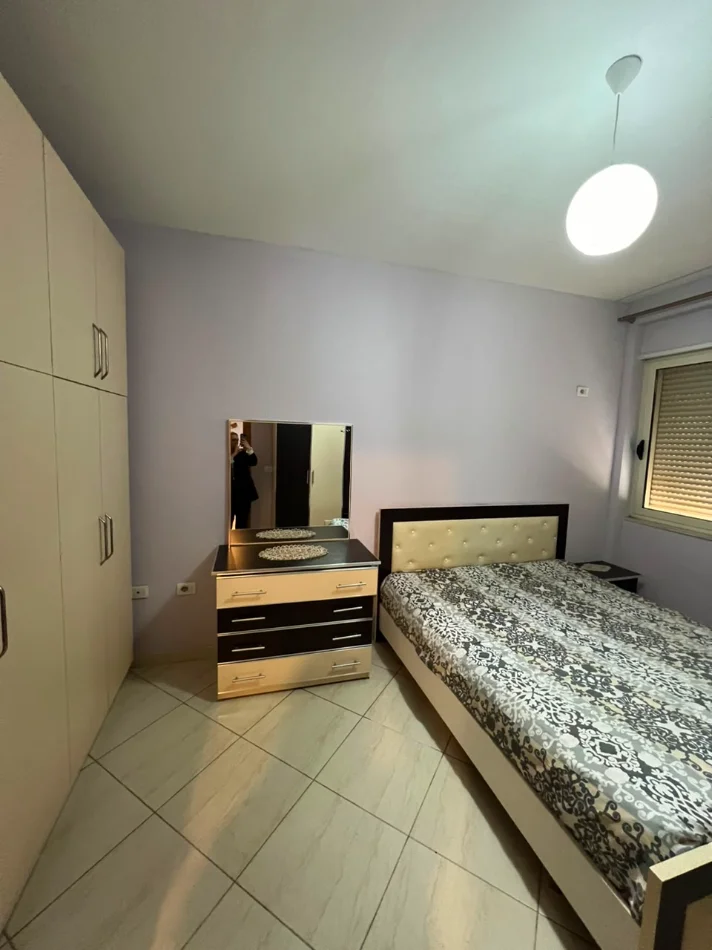Tirane, jepet me qera apartament 2+1+Aneks+Ballkon Kati 1, 1 m² 500 €