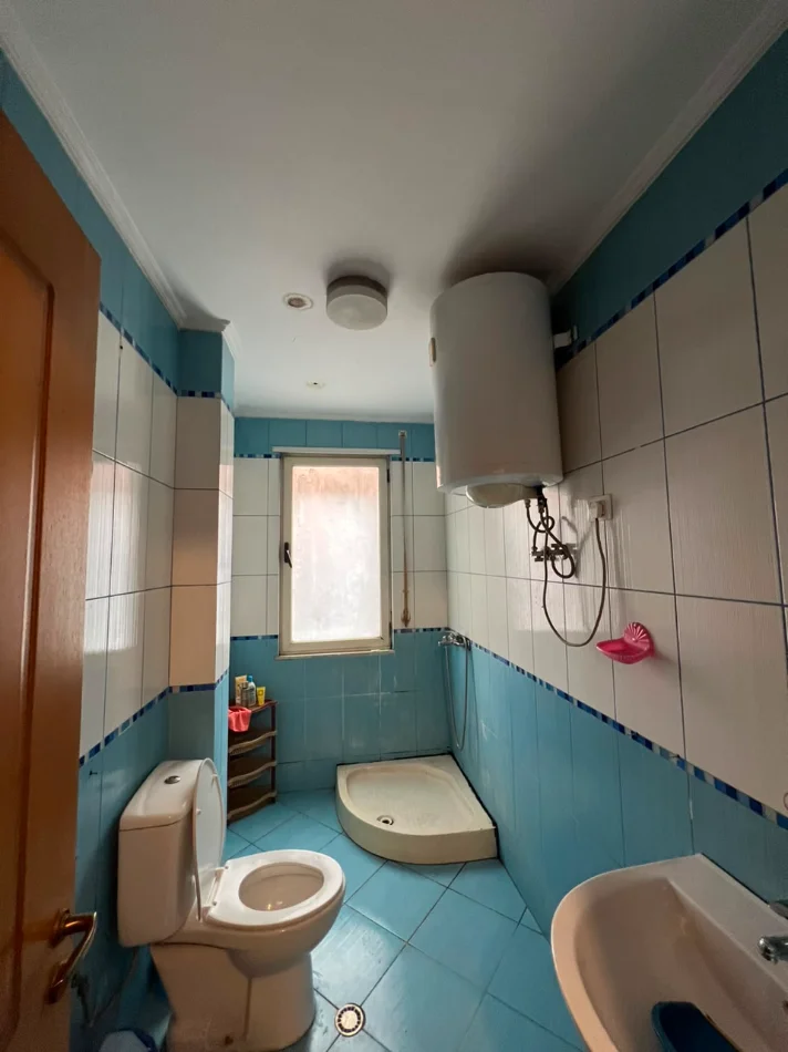 Tirane, jepet me qera apartament 2+1+Aneks+Ballkon Kati 1, 1 m² 500 €