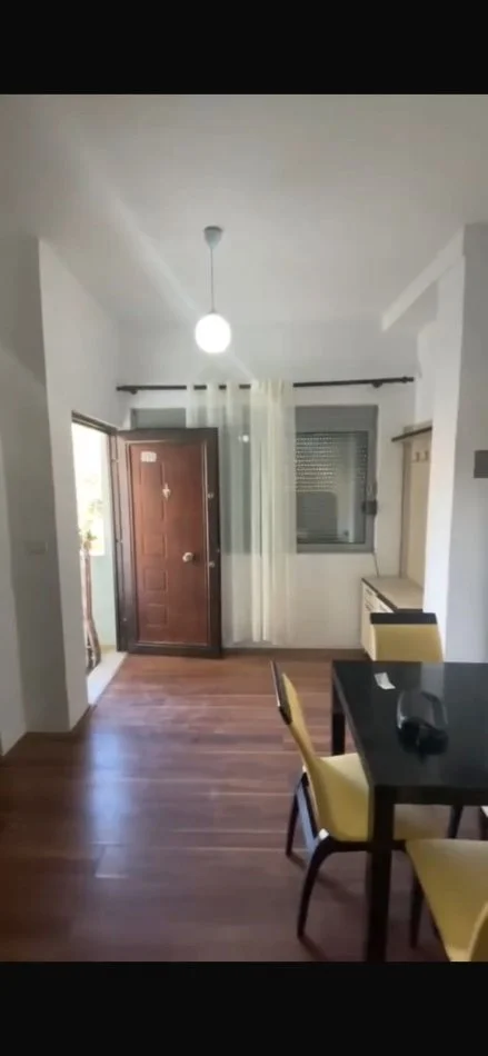 Tirane, jepet me qera apartament 1+1+Ballkon Kati 2, 56 m² 500 € (RRUGA PETI)