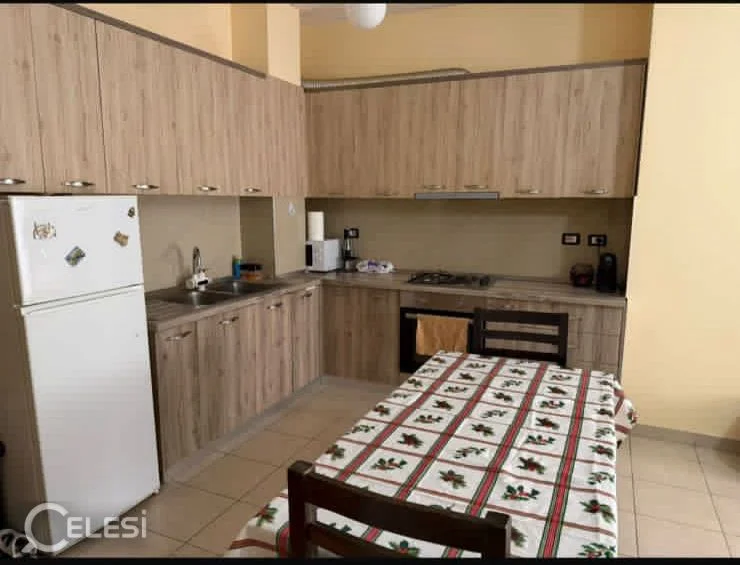 Tirane, jepet me qera apartament 2+1+Ballkon Kati 5, 96 m² 550 € (LIQENI I THATE , PRANE HOTEL RADISON)