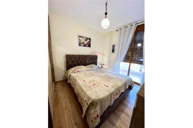 Tirane, jepet me qera apartament 1+1+BLK 70 m² 450 Euro (Kopshti Botanik)