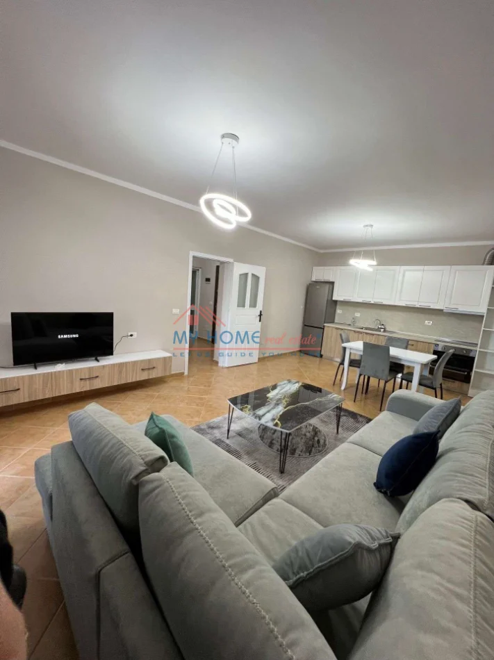 Tirane, jepet me qera apartament 1+1+Ballkon Kati 4, 78 m² 500 € (Don Bosko)