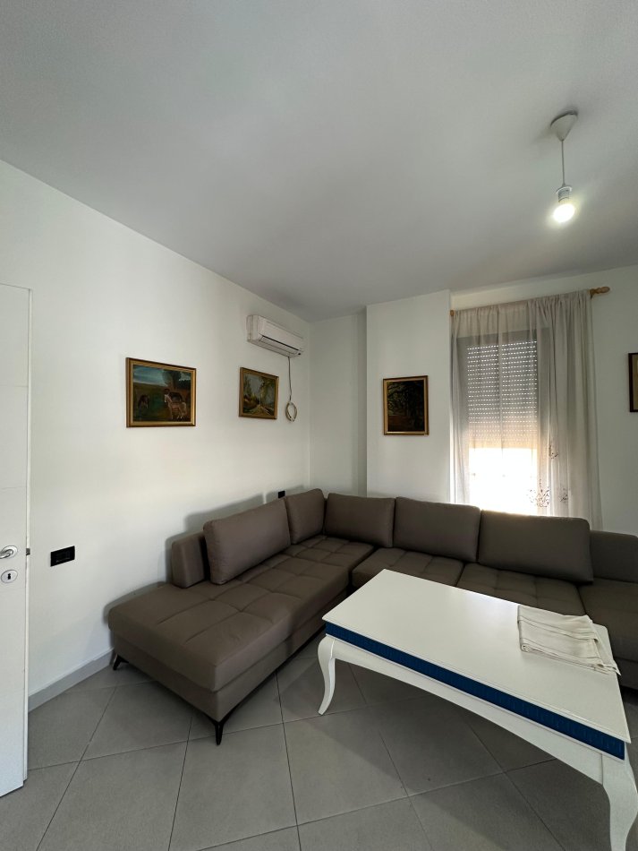 Tirane, jepet me qera apartament 1+1+Ballkon Kati 7, 65 m² 500 € (Rruga e Dibres)