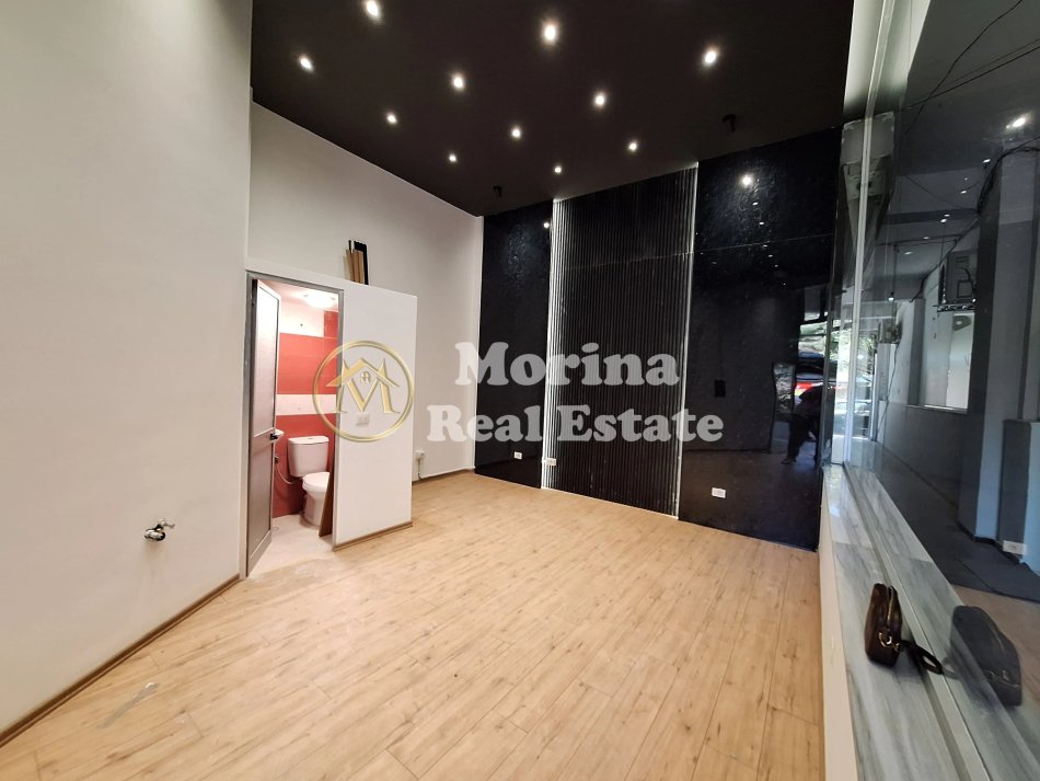 Tirane, jepet me qera dyqan Kati 0, 26 m² 500 € (Rruga e Barrikadave)
