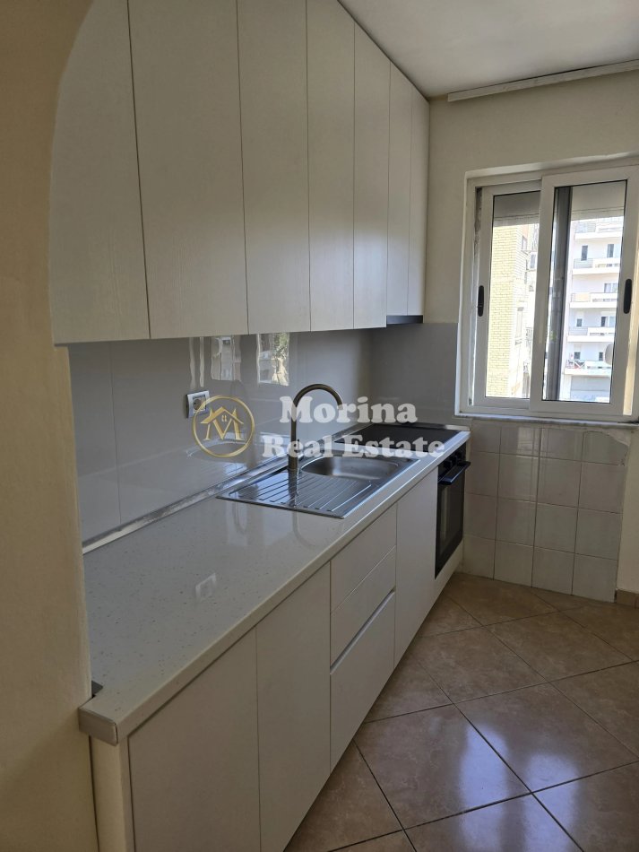 Tirane, jepet me qera apartament 3+1 Kati 4, 100 m² 500 € (Ali Demi)