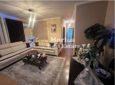 Tirane, jepet me qera apartament 2+1 Kati 2, 90 m² 700 €