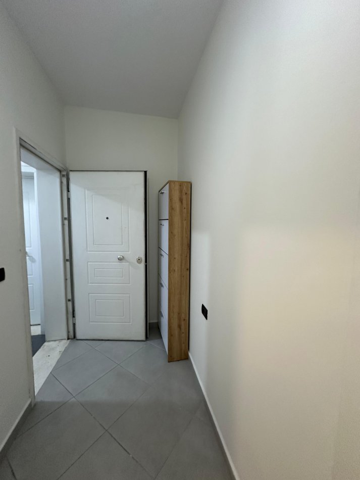 Tirane, jepet me qera apartament 1+1+Ballkon Kati 7, 65 m² 500 € (Rruga e Dibres)