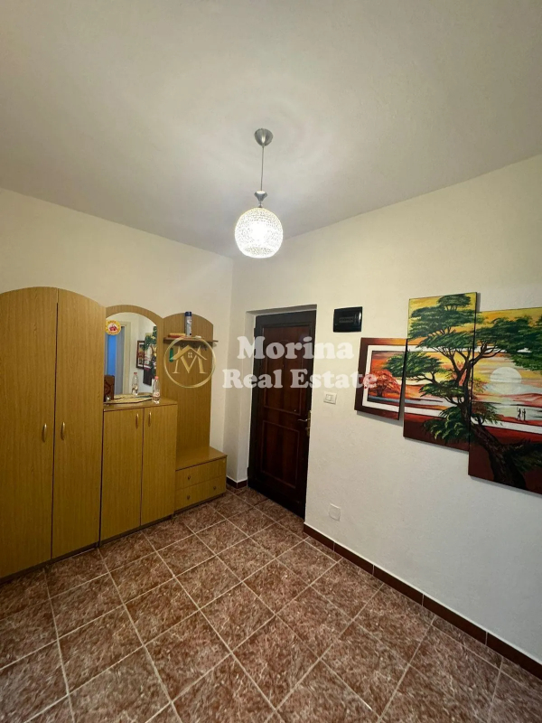 Tirane, jepet me qera apartament 1+1 Kati 3, 80 m² 600 € (Sheshi Willson)