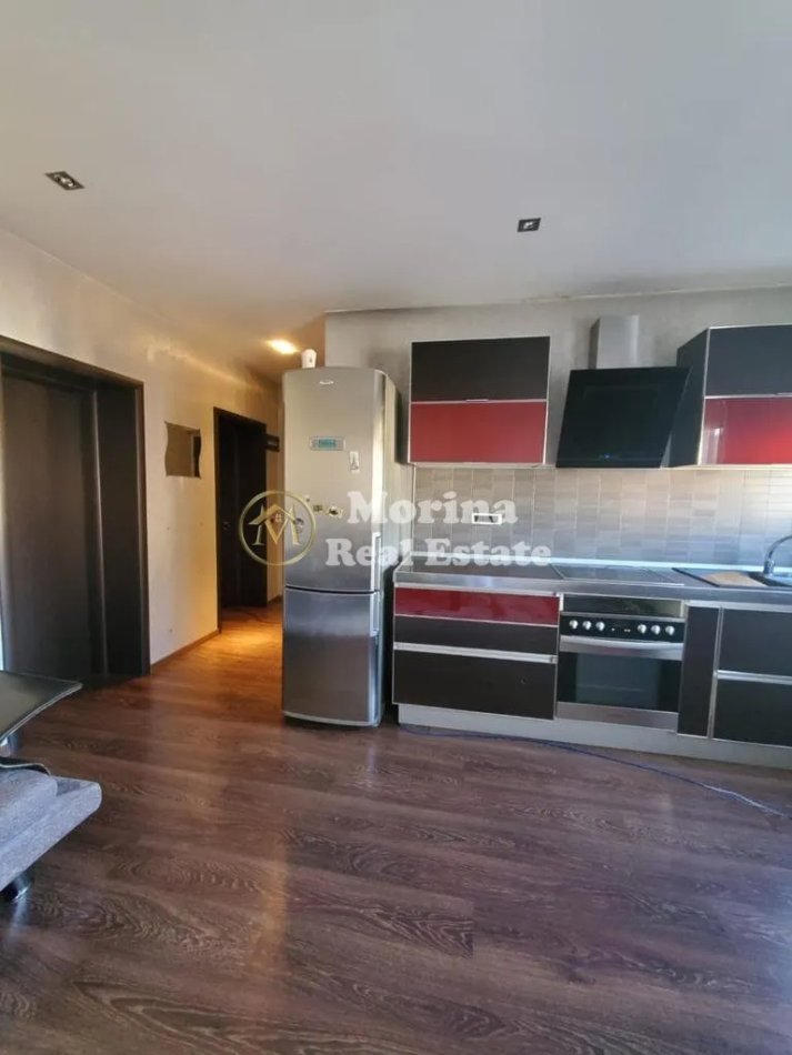 Tirane, jepet me qera apartament 2+1 Kati 4, 75 m² 650 € (Rruga Hoxha Tahsim)