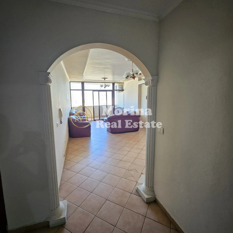 Tirane, jepet me qera apartament 1+1 Kati 11, 100 m² 500 € (Rruga e Kavajes)