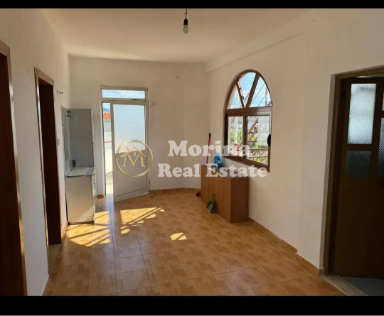 Tirane, jepet me qera apartament 1+1 Kati 1, 70 m² 250 € (Sanatoriumi)