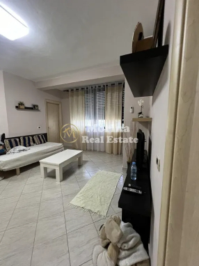 Tirane, jepet me qera apartament 2+1 Kati 1, 75 m² 650 € (Blloku)