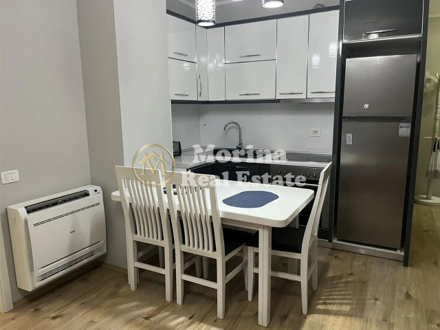 Tirane, jepet me qera apartament 1+1 Kati 8, 65 m² 500 € (21 Dhjetori)