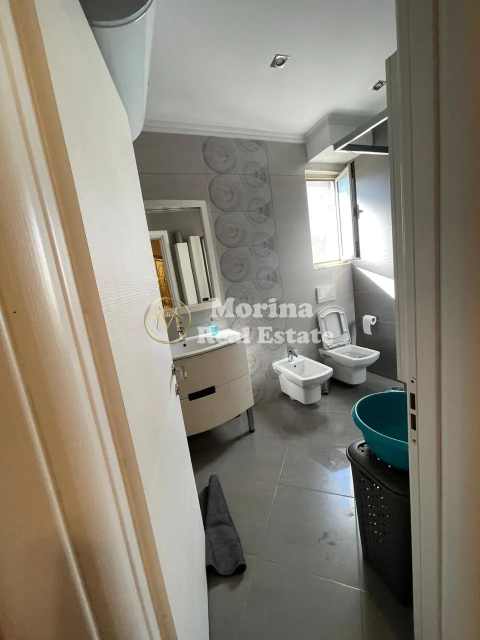 Tirane, jepet me qera apartament 1+1 Kati 3, 57 m² 600 € (Mine Peza)