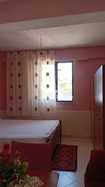 Tirane, jepet me qera apartament 1+1 Kati 1, 30 m² 200 € (Allias)