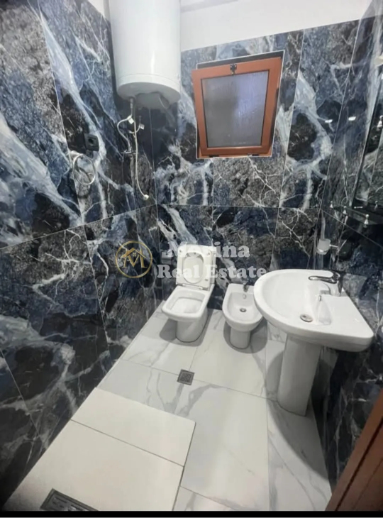 Tirane, jepet me qera apartament 1+1 Kati 1, 65 m² 300 € (Allias)