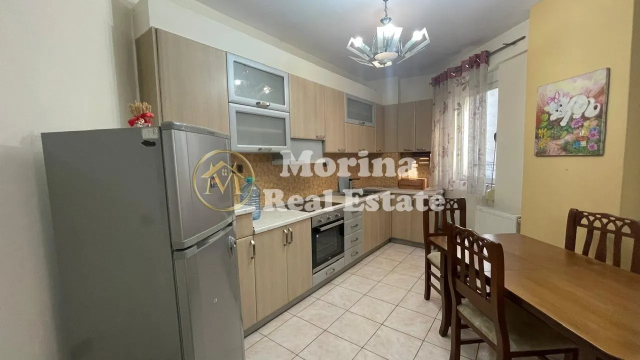 Tirane, jepet me qera zyre Kati 1, 120 m² 1.400 € (Garda)