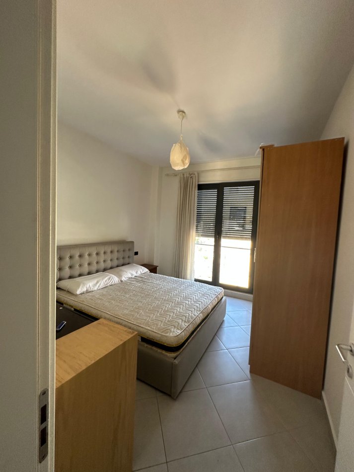Tirane, jepet me qera apartament 1+1+Ballkon Kati 7, 65 m² 500 € (Rruga e Dibres)