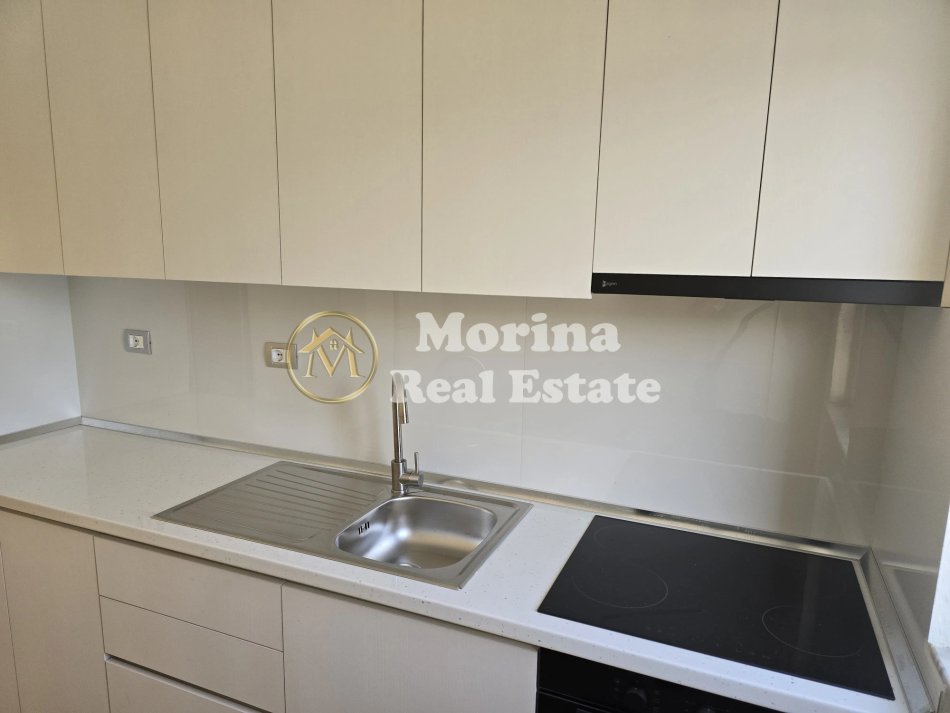 Tirane, jepet me qera apartament 3+1 Kati 4, 100 m² 500 € (Ali Demi)