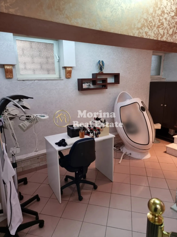 Tirane, jepet me qera ambjent biznesi Kati 1, 130 m² 1.300 € (Rruga e Durresit)