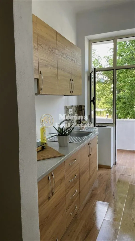 Tirane, jepet me qera apartament 2+1 Kati 1, 85 m² 570 € (Sheshi Willson)