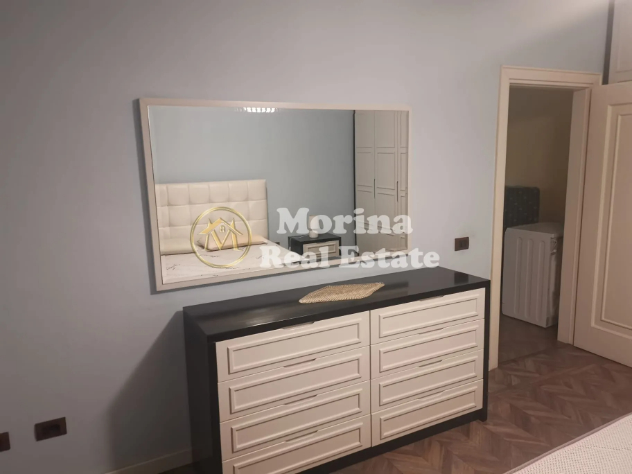 Tirane, jepet me qera apartament 2+1 Kati 4, 120 m² 800 € (Liqeni i thate)