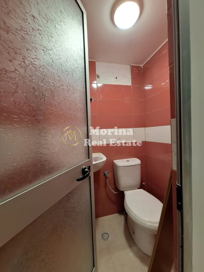 Tirane, jepet me qera dyqan Kati 0, 26 m² 500 € (Rruga e Barrikadave)