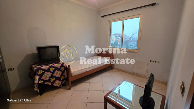 Tirane, jepet me qera apartament 3+1 Kati 2, 130 m² 650 € (Komuna e Parisit)