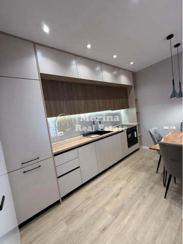 Tirane, jepet me qera apartament 1+1+Ballkon Kati 8, 65 m² 500 € (Bulevardi Migjeni)