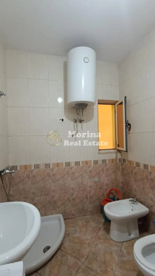 Tirane, jap me qera apartament 1+1 Kati 3, 70 m² 400 € (Rruga Bardhyl-Kryqezimi i Cajupit)