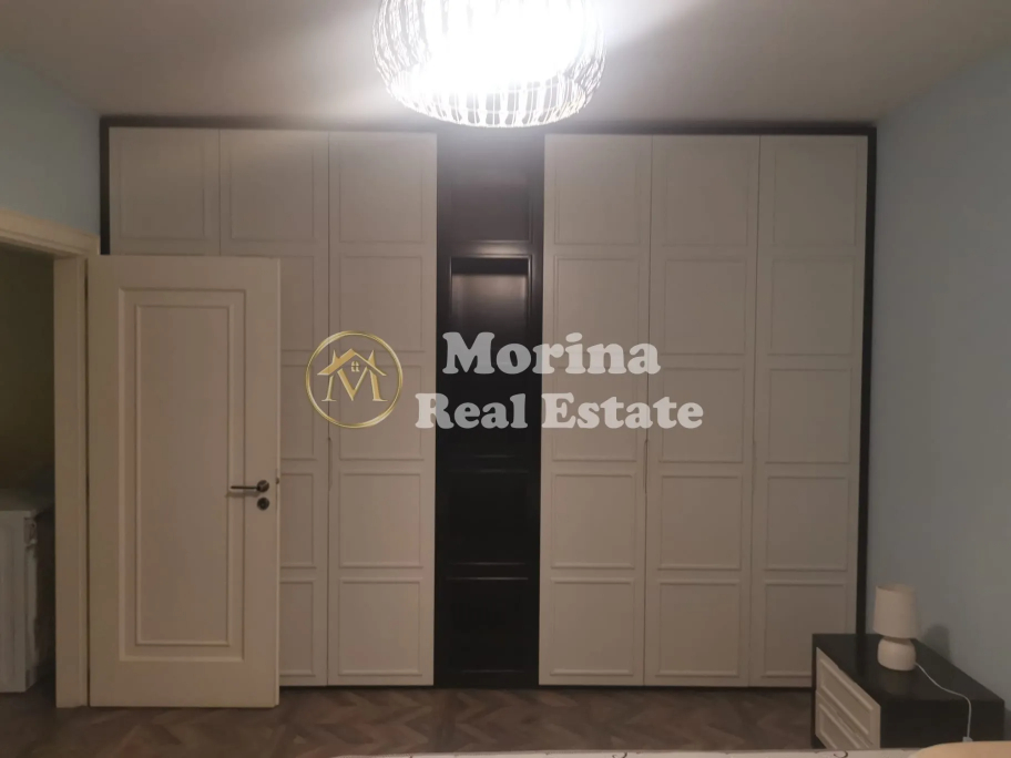 Tirane, jepet me qera apartament 2+1 Kati 4, 120 m² 800 € (Liqeni i thate)