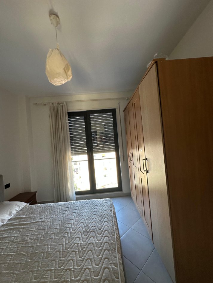 Tirane, jepet me qera apartament 1+1+Ballkon Kati 7, 65 m² 500 € (Rruga e Dibres)