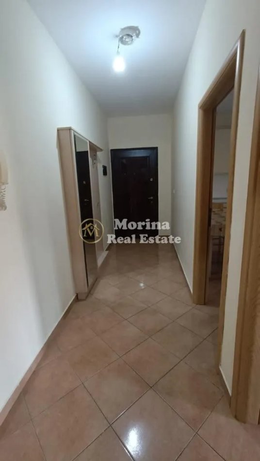 Tirane, jap me qera apartament 1+1 Kati 3, 70 m² 400 € (Rruga Bardhyl-Kryqezimi i Cajupit)