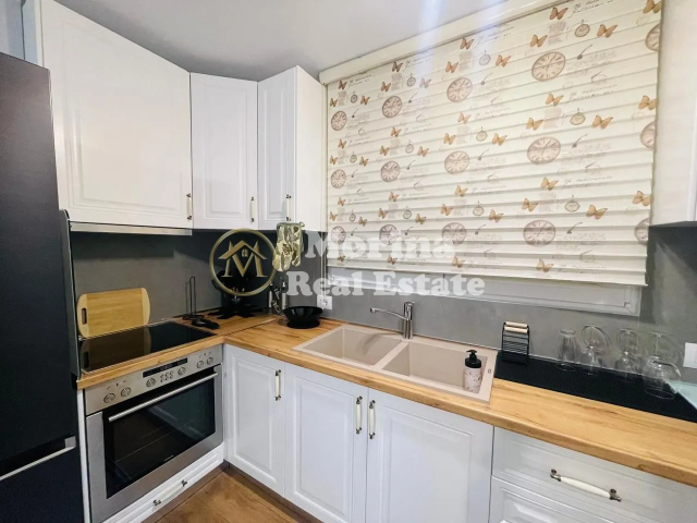Tirane, jepet me qera apartament 2+1 Kati 2, 90 m² 700 € (Rruga e Elbasanit)