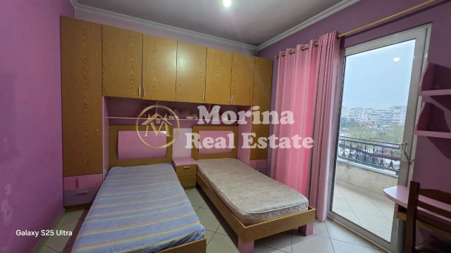 Tirane, jepet me qera apartament 3+1 Kati 2, 130 m² 650 € (Komuna e Parisit)