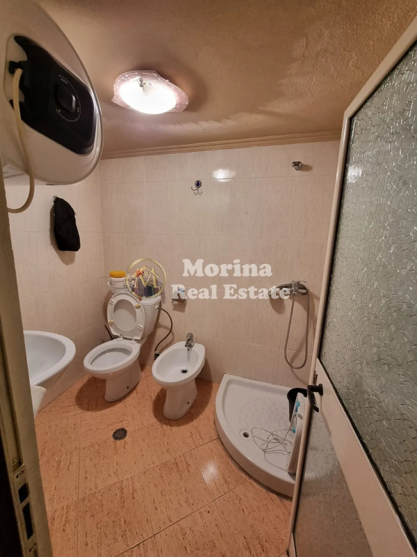 Tirane, jepet me qera ambjent biznesi Kati 1, 130 m² 1.300 € (Rruga e Durresit)