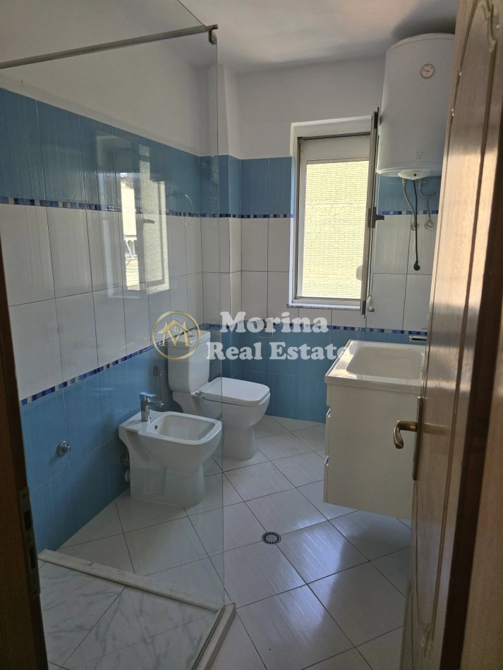 Tirane, jepet me qera apartament 3+1 Kati 4, 100 m² 500 € (Ali Demi)