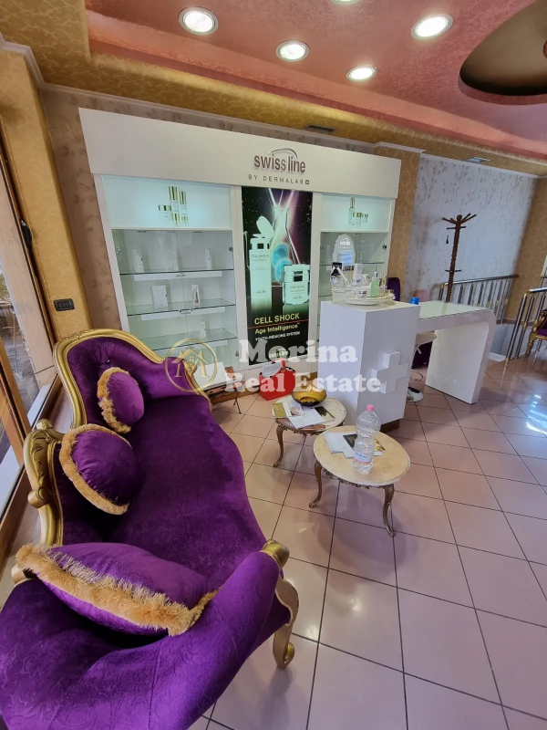 Tirane, jepet me qera ambjent biznesi Kati 1, 130 m² 1.300 € (Rruga e Durresit)