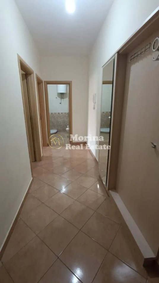 Tirane, jap me qera apartament 1+1 Kati 3, 70 m² 400 € (Rruga Bardhyl-Kryqezimi i Cajupit)