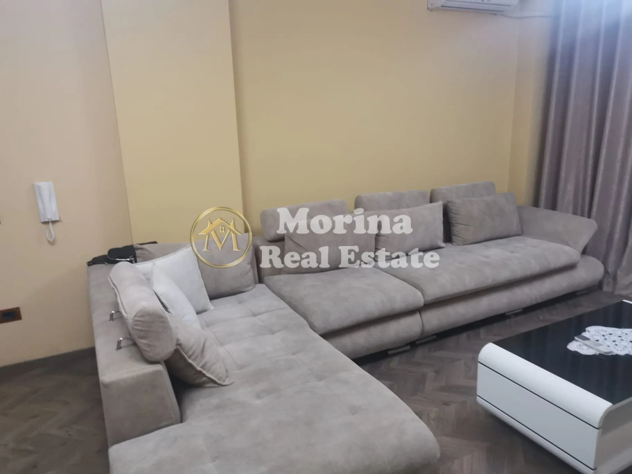 Tirane, jepet me qera apartament 2+1 Kati 4, 120 m² 800 € (Liqeni i thate)