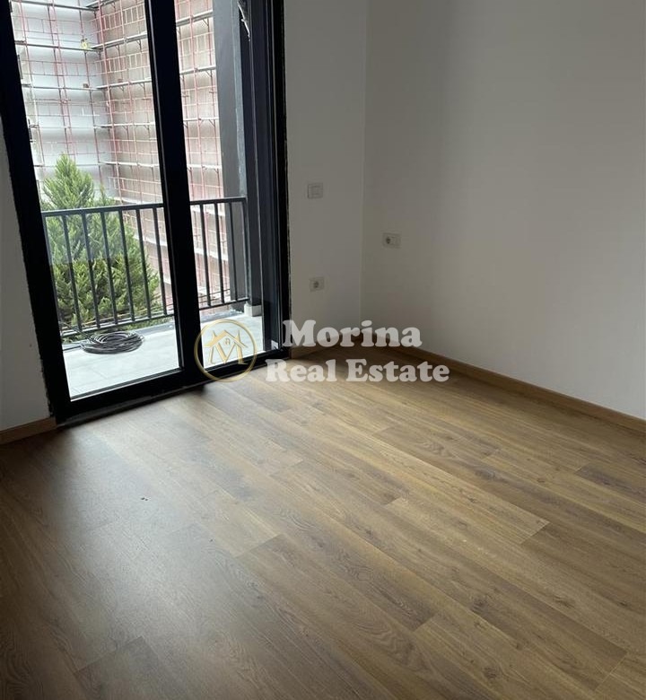 Tirane, jepet me qera ambjent biznesi Kati 2, 56 m² (Pazari i Ri)