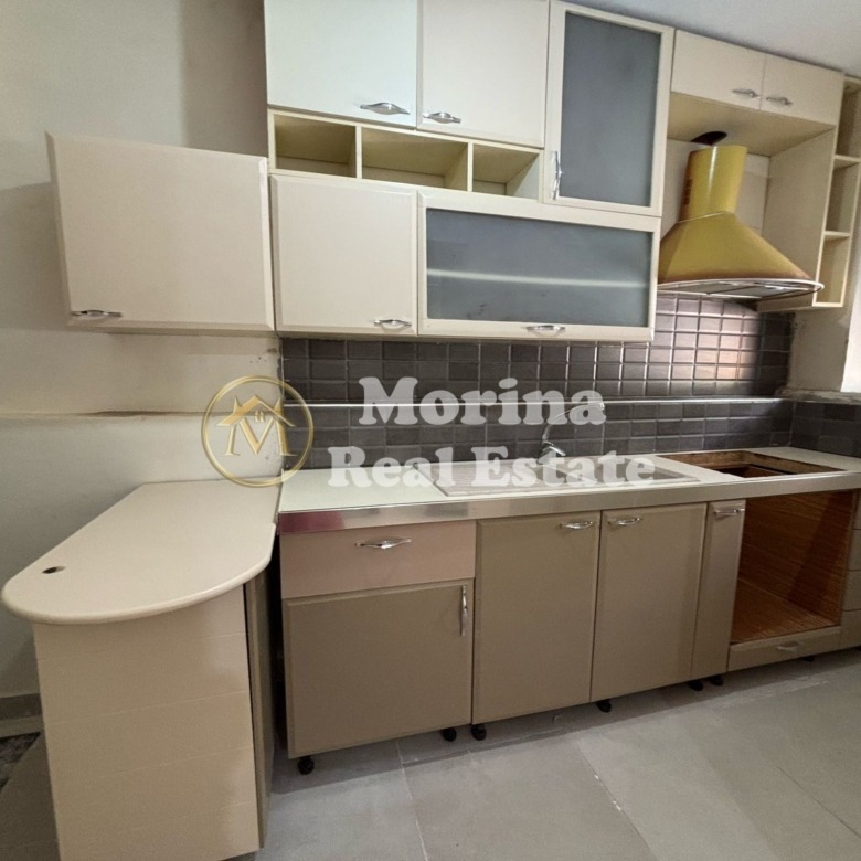 Tirane, jepet me qera shtepi 1+1 Kati 1, 72 m² 380 € (Selite)